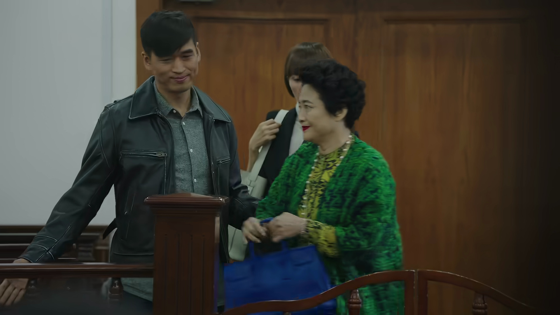 白光和薛甄珠两个人的表情太好笑了，仿佛看到了表面同事​​​