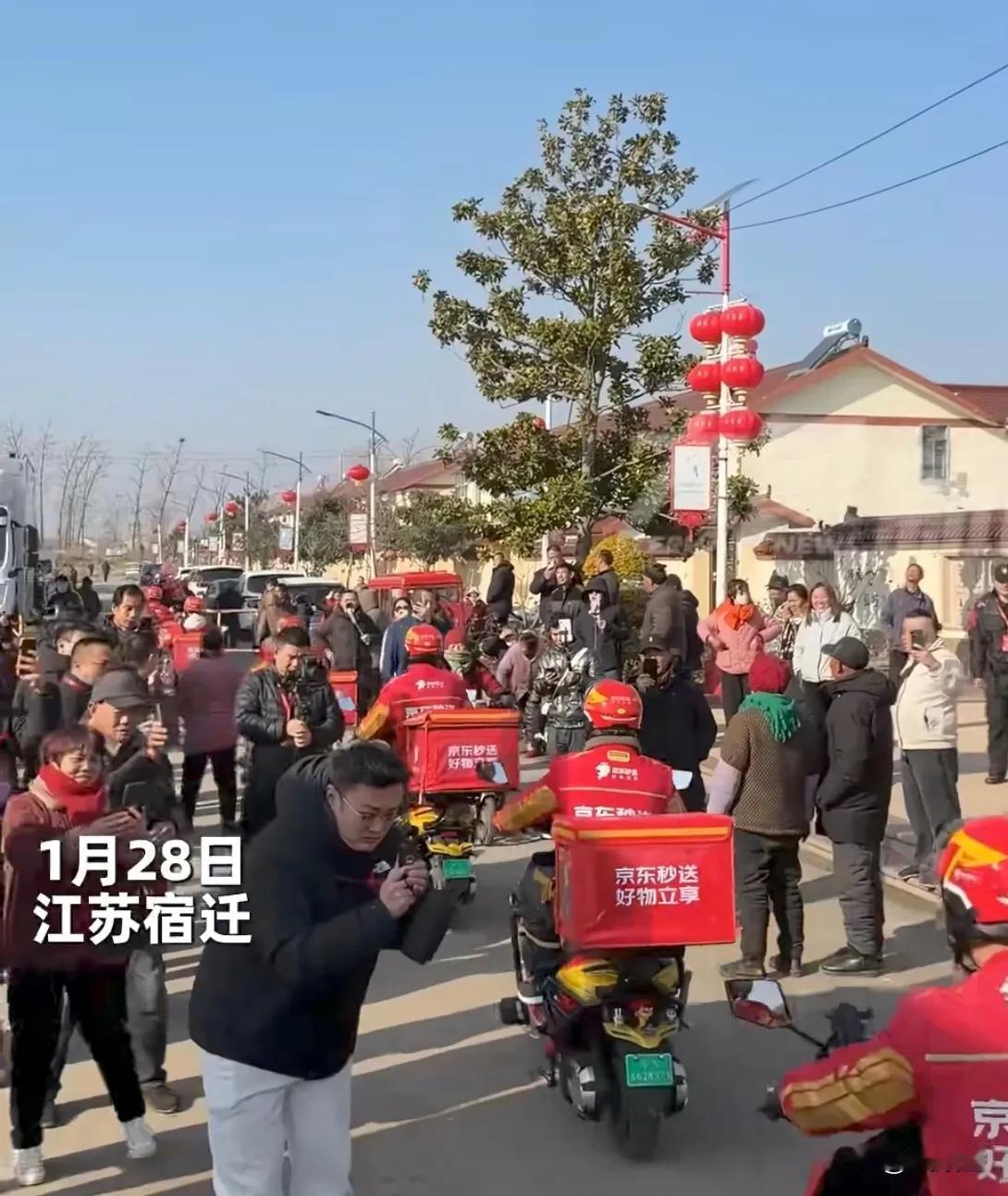 毫不夸张，亲儿子都没有刘强东做的好！这次京东给光明存送年货，排面感十足。第一步