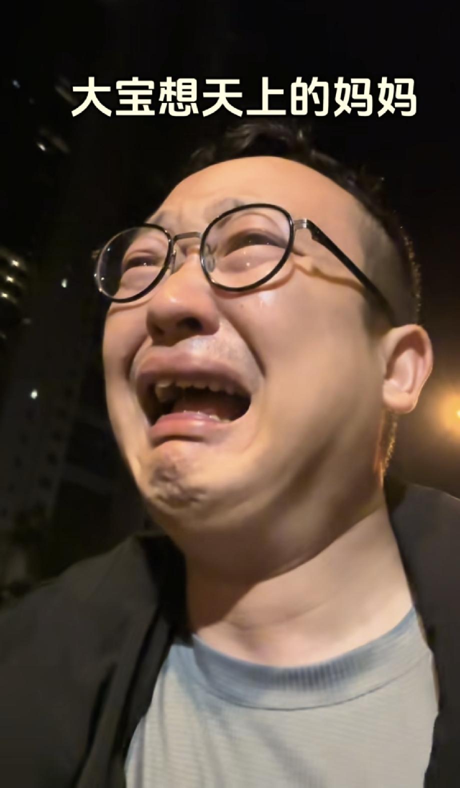 湖北，一3岁宝宝不知妈妈已离世，每天晚上拒绝睡觉，哭着要出去找妈妈，爸爸只好每天