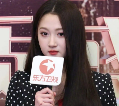 很神奇，衣服穿在她身上好土，明明身材很好啊​​​