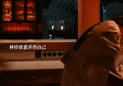 《枭起青壤》林伶故意弄伤了自己，四姐着急赶紧把她送到吕现那，然后四姐就被聂九罗打