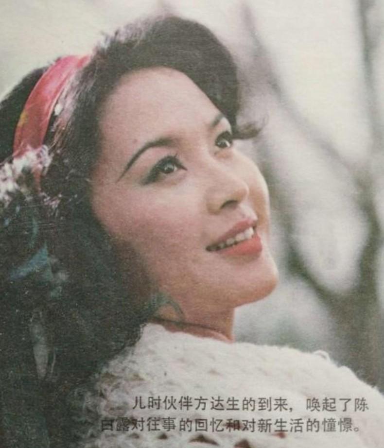 1985年方舒演完《日出》后接受过采访，她说自己在试妆试片和拍定妆照时，自己的长