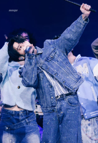 北京卫视选择该首秀，看重其《长相思》积累的国民度与舞台硬实力。檀健次以20年拉丁