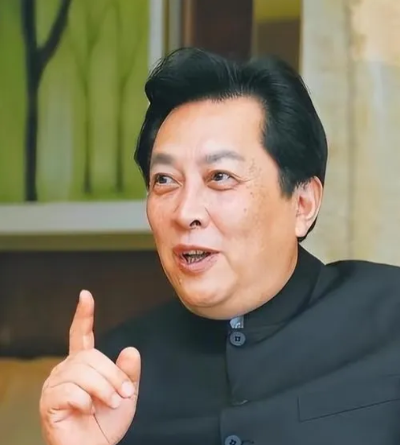 从巨星到拼命爹，唐国强72岁不退休