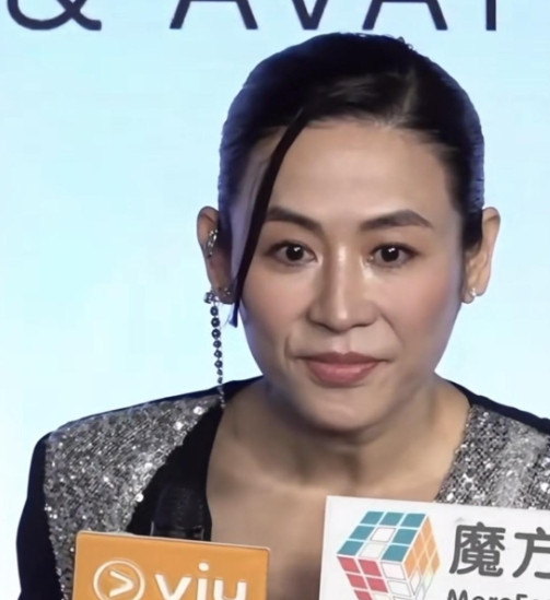 每次看到港媒追着宣萱问徐子珊就想笑！记者突然蹦出一句“你能找到徐子珊吗”，萱萱当