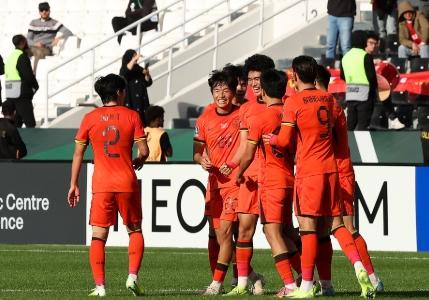 中国1-0澳大利亚半场数据: 控球近46开, 中国半场仅1次射门