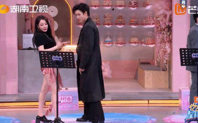 陈飞宇很忙但不知道在忙什么忙忙碌碌一整段，舞步没记住，可爱记住了陈飞宇跳舞主打一