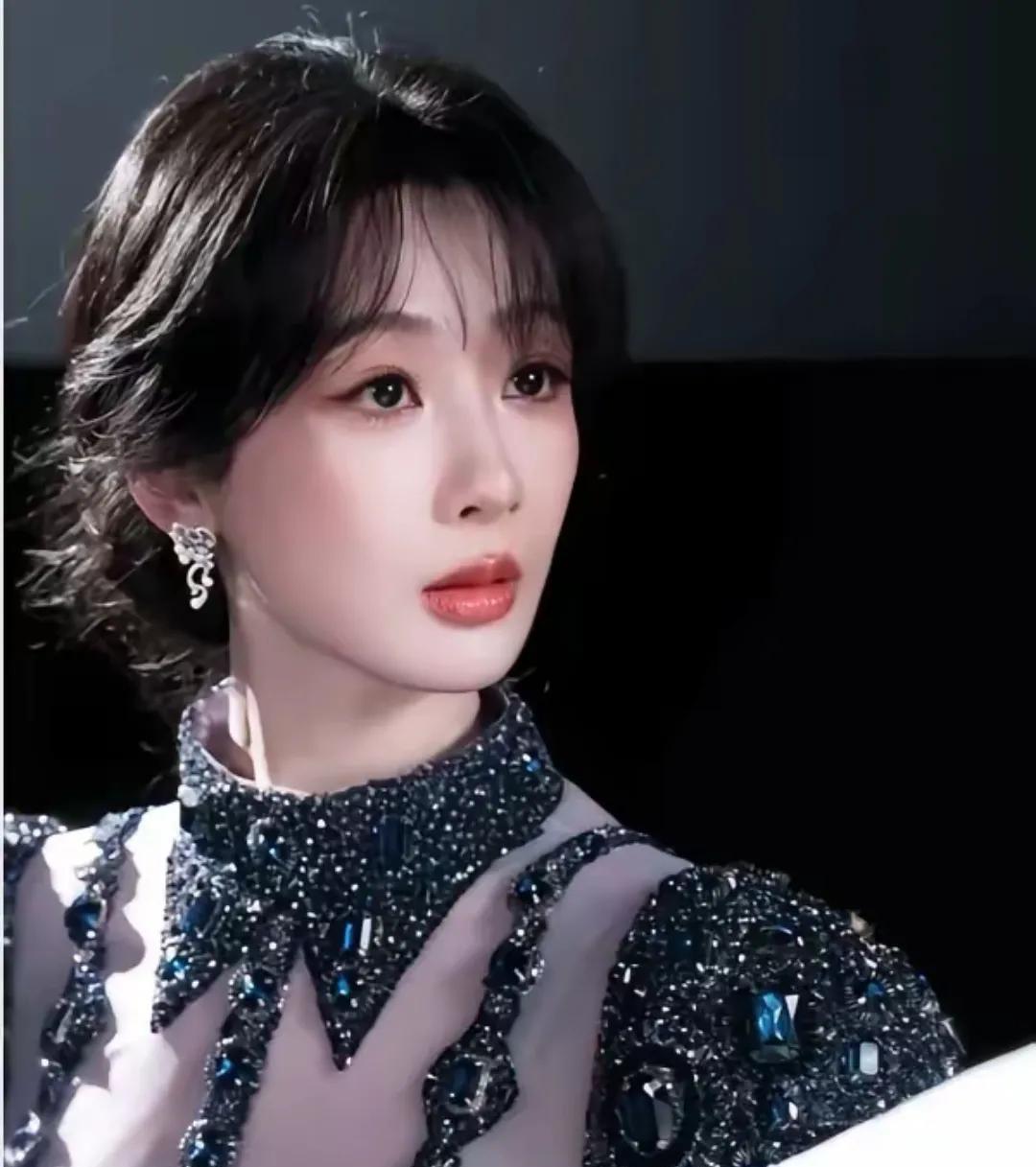 杨紫这“毛病”，真改不了？粉丝又心疼又服气！太拼了！杨紫这姑娘，戏里戏外都“轴