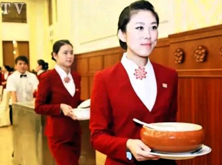如果你以为国宴服务员只是端盘子的，那可就大错特错了！能参与国宴服务的工作人员，有