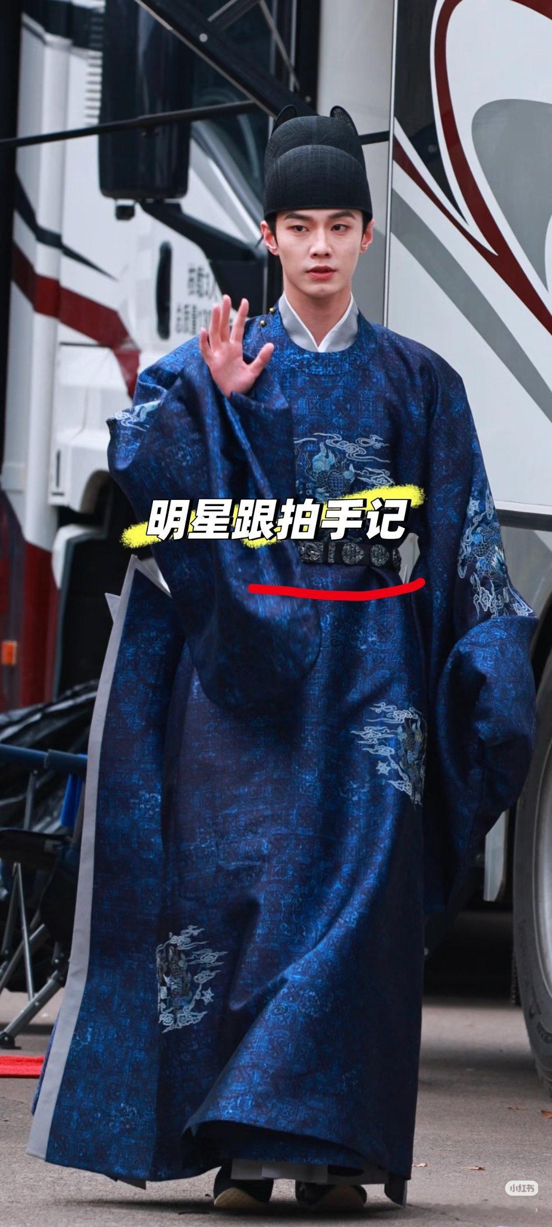 何与，包上恩《窈窈有期》造型路透图一的超高腰线好搞笑