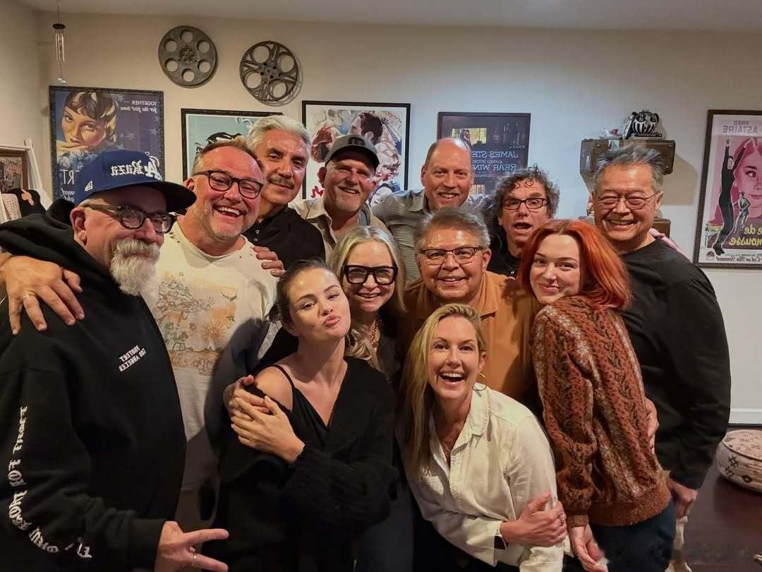 SelenaGomez赛琳娜戈麦斯参加了一场JenniferStone主持