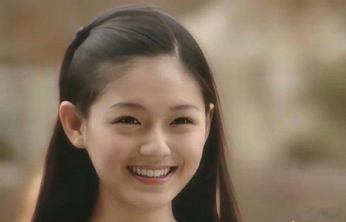 小玥儿长大了，没有遗传到妈妈大S的美基因，样貌很网红感，可惜