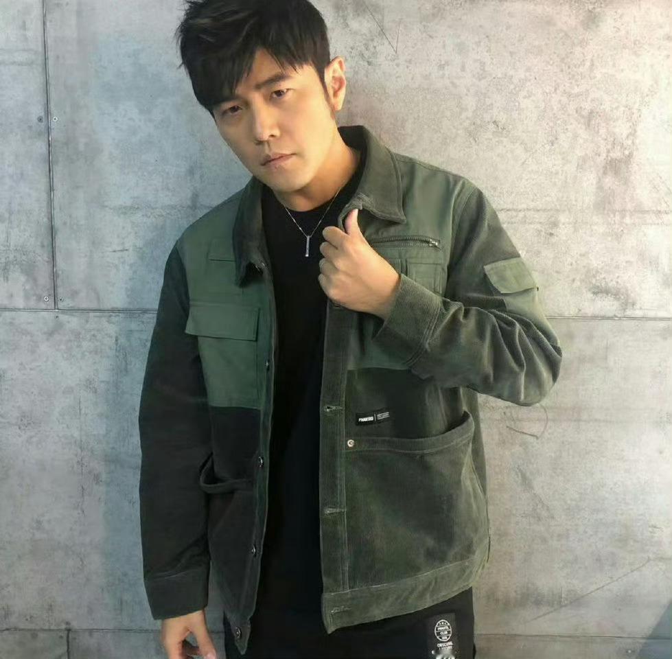 没胡子还是挺帅的！