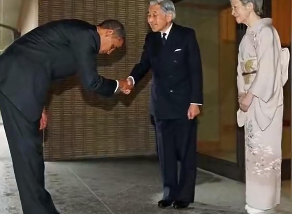 有时候你不佩服川普不行，日本天皇都得仰视他！同样见日本天皇，奥巴马和特朗普的