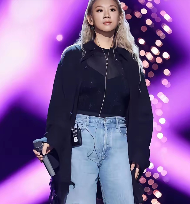 这是郑少秋的女儿郑欣宜吗她瘦了太多、有点认不出来了，这个状态是真绝！郑欣宜