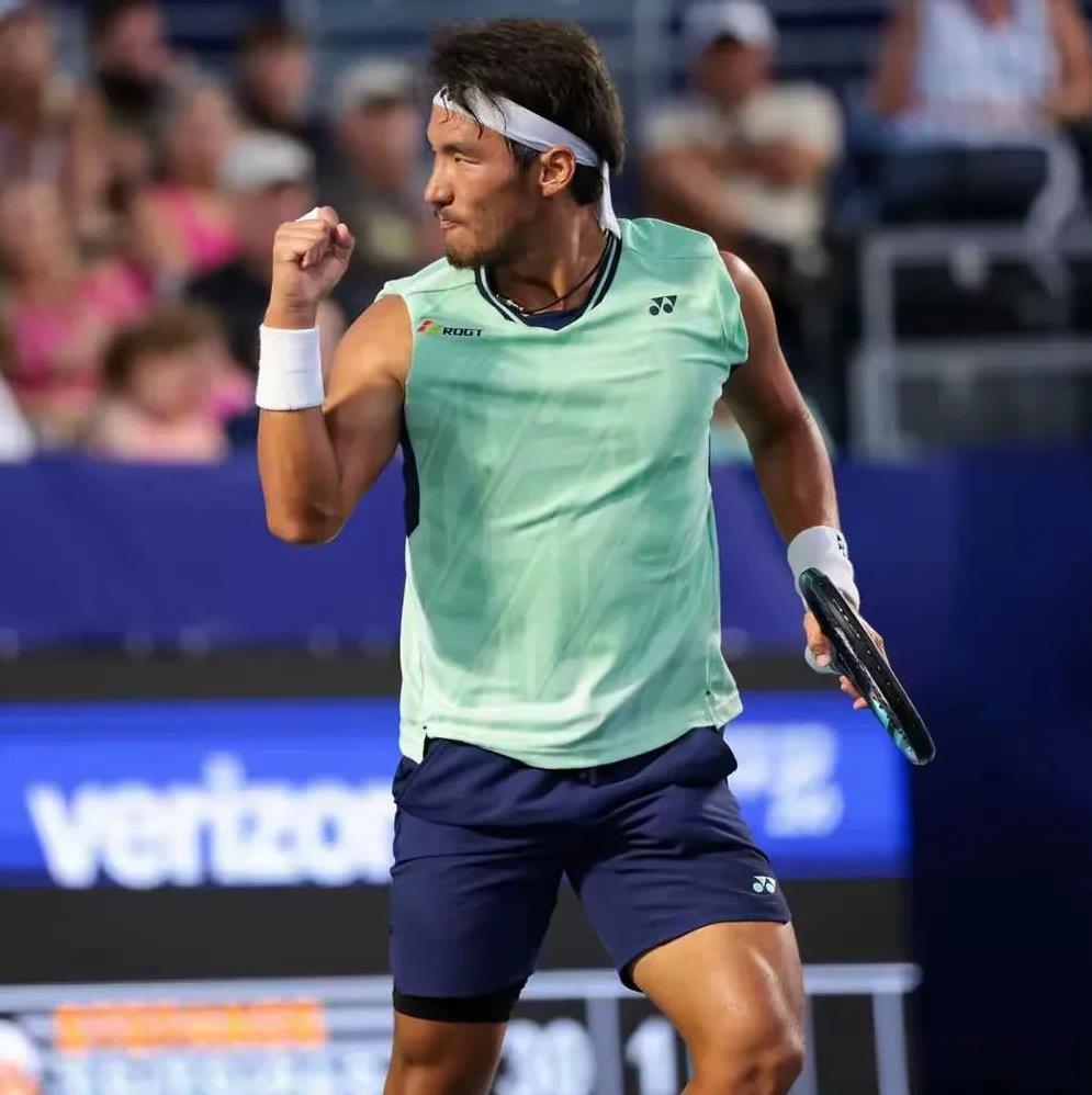 ATP250温斯顿塞勒姆巡回赛男单第二轮，布云朝克特以6-3、6-2横扫世界排名