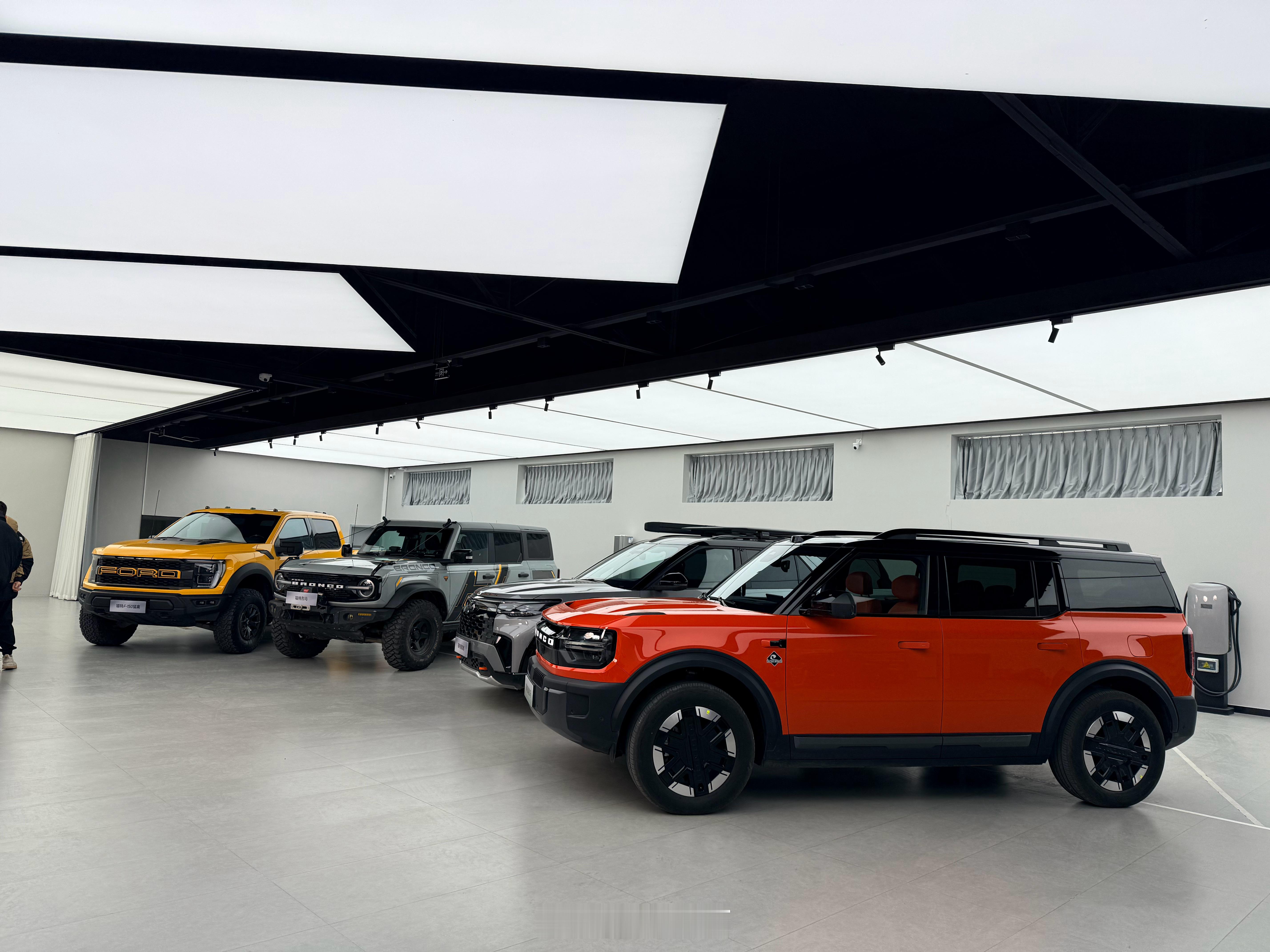 嚯一睁眼看到福特全家桶了越野人此生必入一台福特啊你们最想拥有那一台？我：烈马！