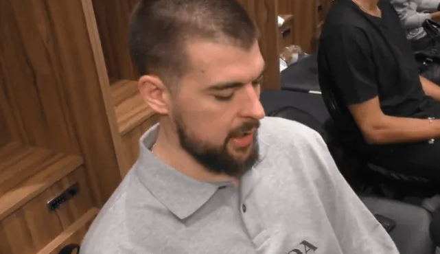 NBA常规赛,勇士98-79战胜快船。赛后,快船中锋祖巴茨接受了采访。谈到勇士