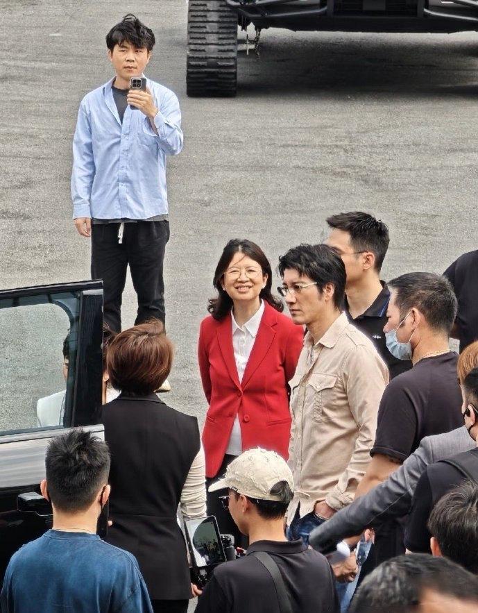 比亚迪高端化需要王力宏撑场子吗？大年初九王力宏现身比亚迪总部，方程豹总经理熊甜波