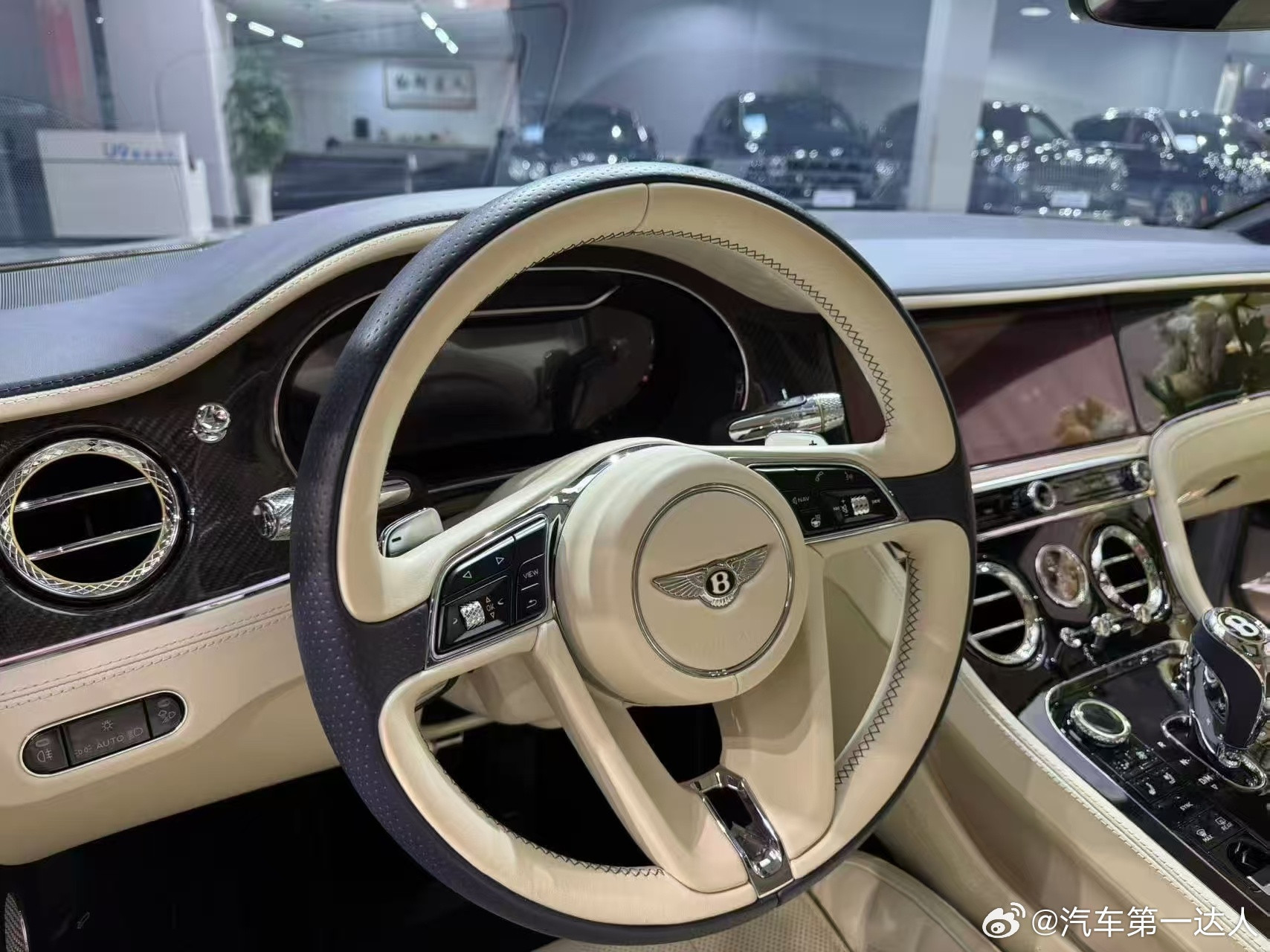 真正的从容，是历经岁月沉淀后的不疾不徐。就像这台20年宾利欧陆GT百年纪念版，6