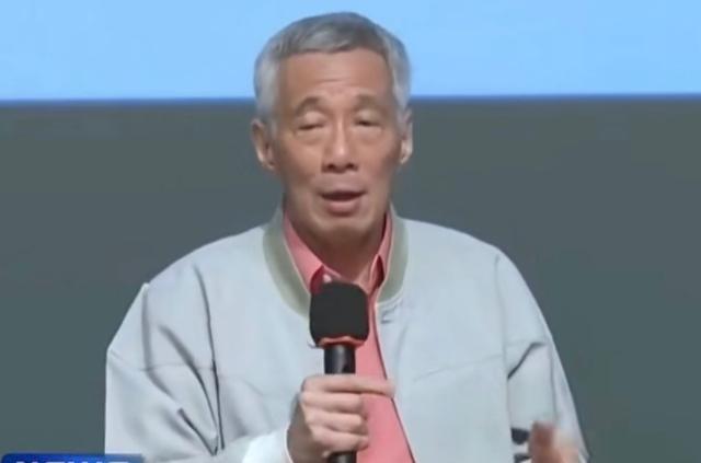 新加坡资政李显龙在一家知名智库的公开交流中，谈到了中印两个大国的经济前景。他给出