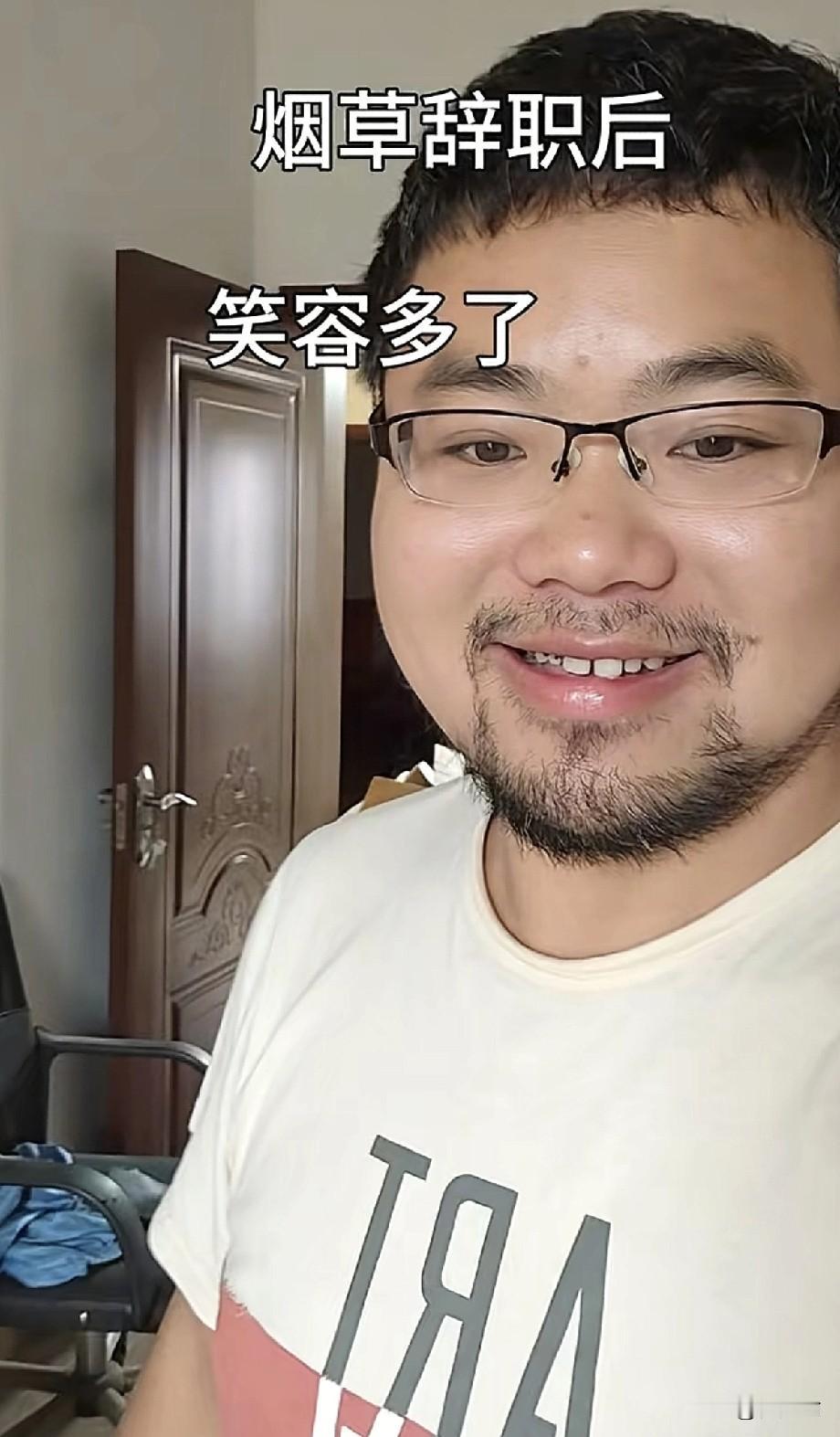 浙江，一浙大硕士辞掉烟草公司“铁饭碗”，回村躺平8年，月薪从过万到几千，每天睡到