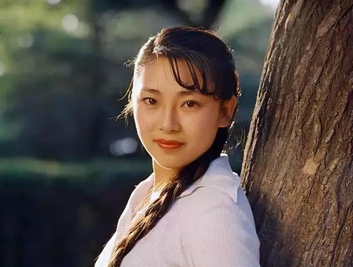 大家为什么对李连杰这么愤怒？不单单是因为，李连杰成名后，喜新厌旧，抛弃妻子。主要