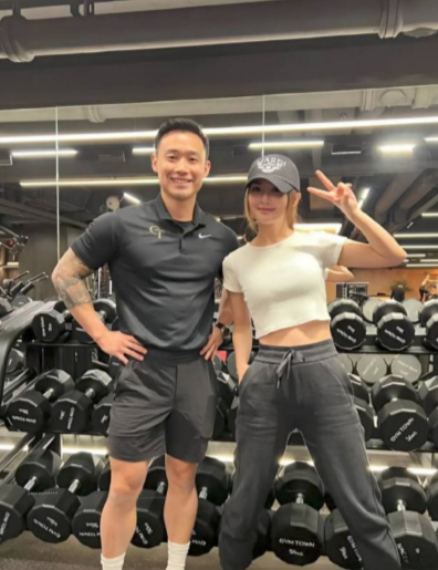 43岁阿Sa大方承认新恋情，男友比她小9岁，是健身教练林俊贤，她直言感情稳定，相