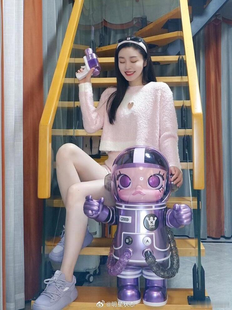 宋轶的腿又白又长，比例好绝！感觉白白嫩嫩，干干净净的...喜欢不？