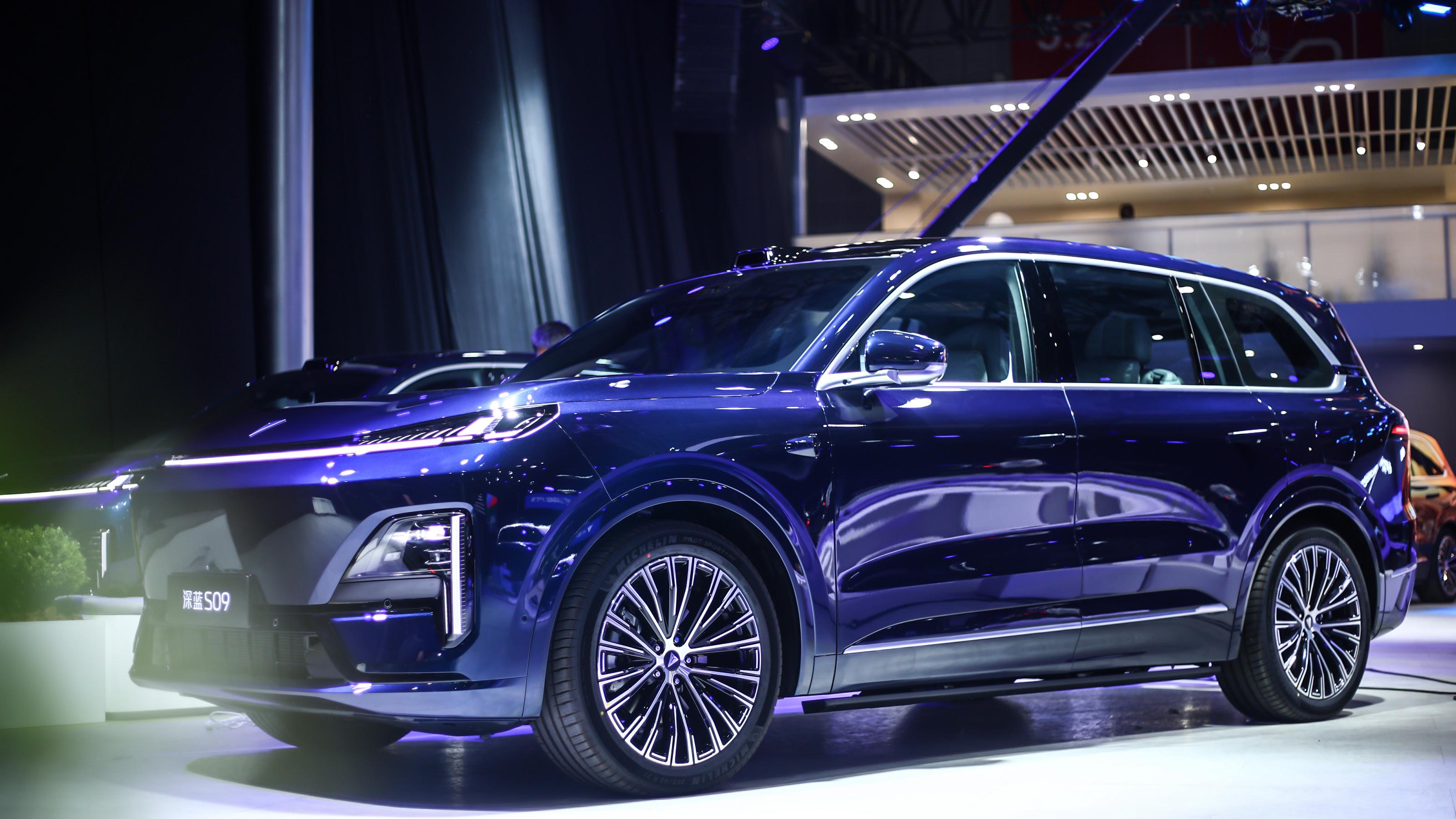 对比L8,深蓝S09才是“奶爸”们的理想大六座SUV
