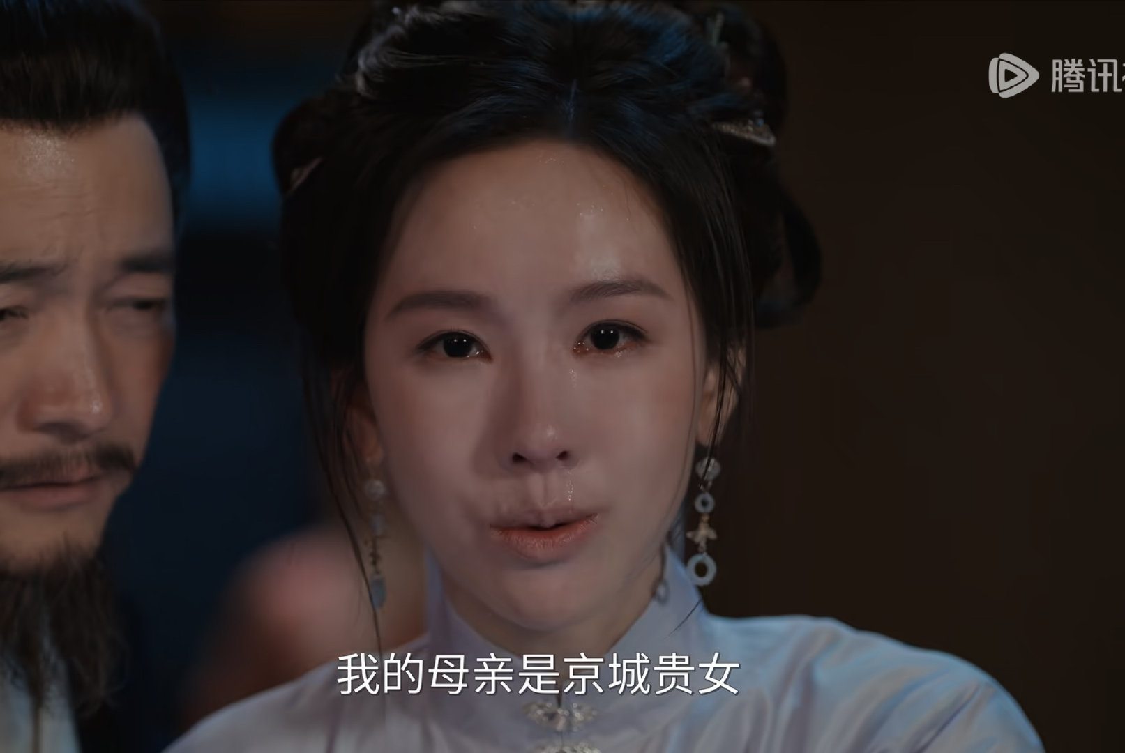 贵女空降看了点贵女，我说实话，陈都灵真的挺吃亏的，她明明没动过脸，但镜头里就很肉