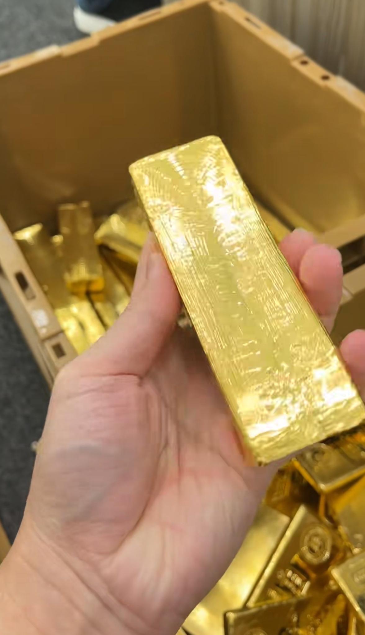 一夜之间，金价是又失控了吗？11月2日，一只118克金镯子，轻轻松松就突