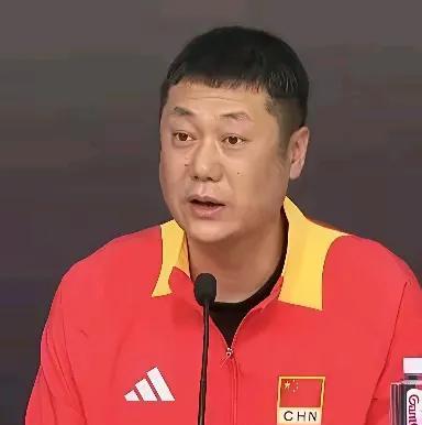 央视不转播女排世联赛比赛，某些球迷声讨此起彼伏、不绝于耳。但是看看赖亚文、赵勇