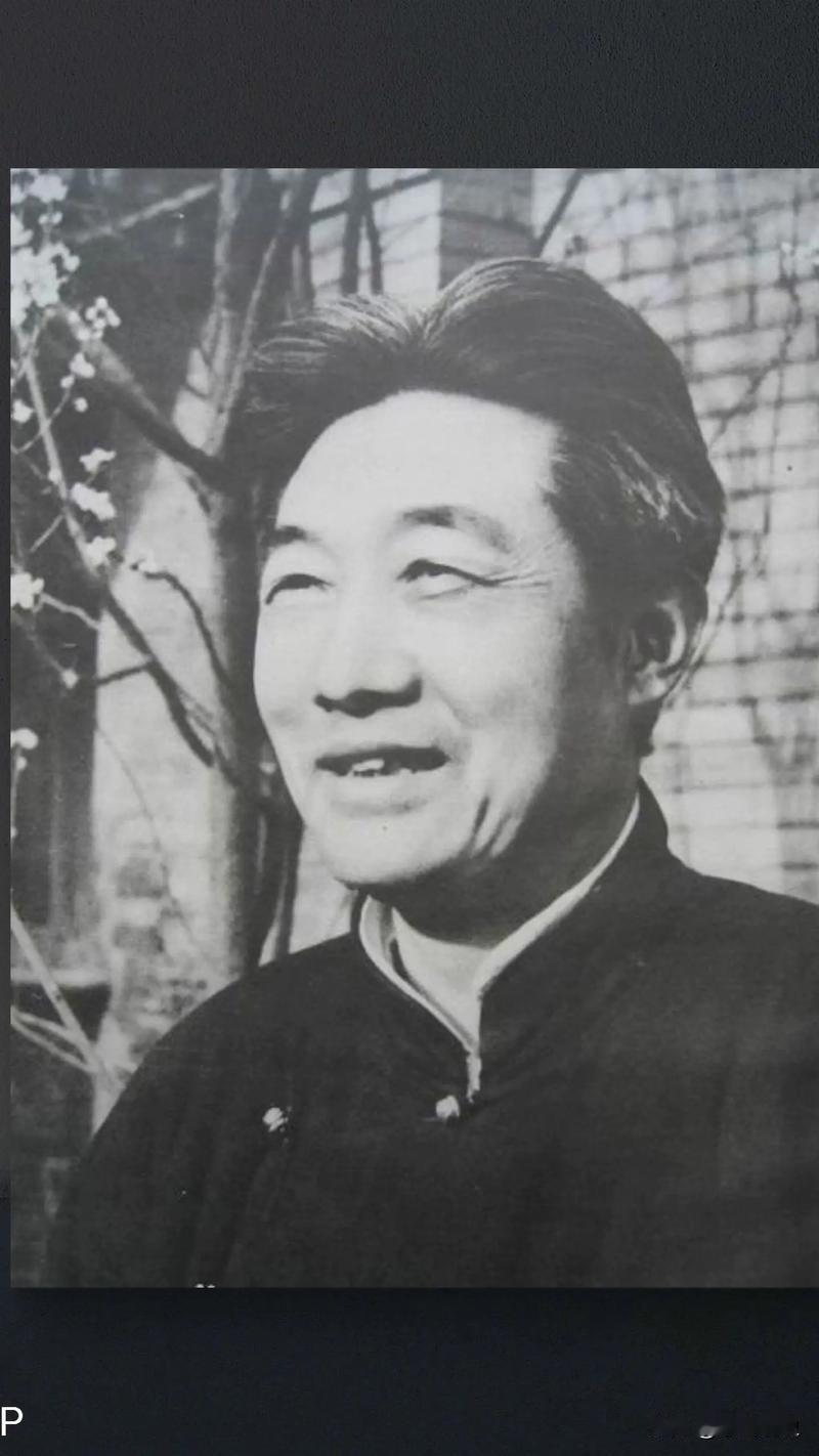1937年，徐悲鸿在香港时，遇到一个德国人售卖四箱古画，当徐悲鸿看到第三箱时，突