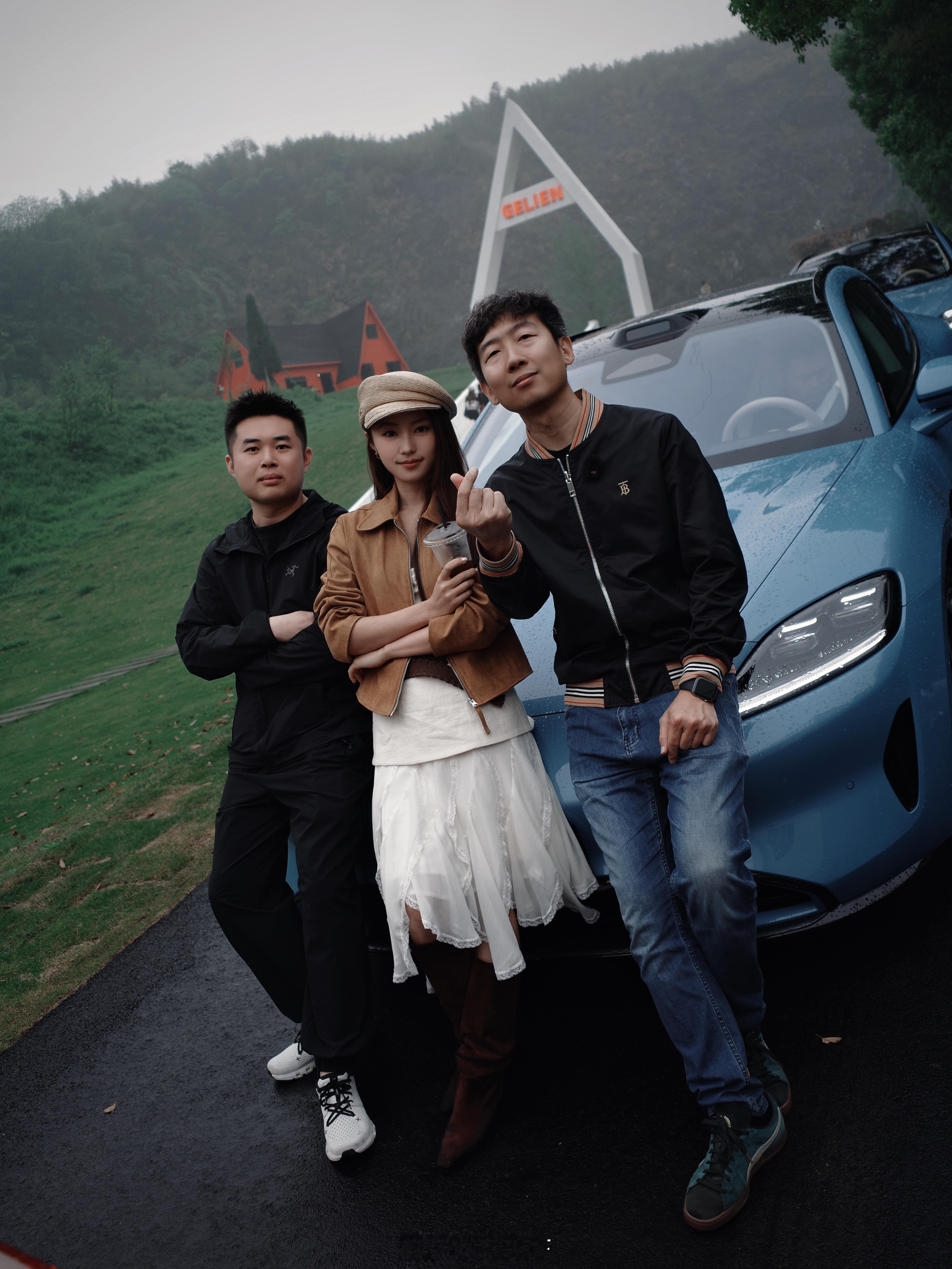 虽然天公不作美但和套哥涛哥老胡玩的超开心！！！等我的vlog，哥哥们太有活了哈哈