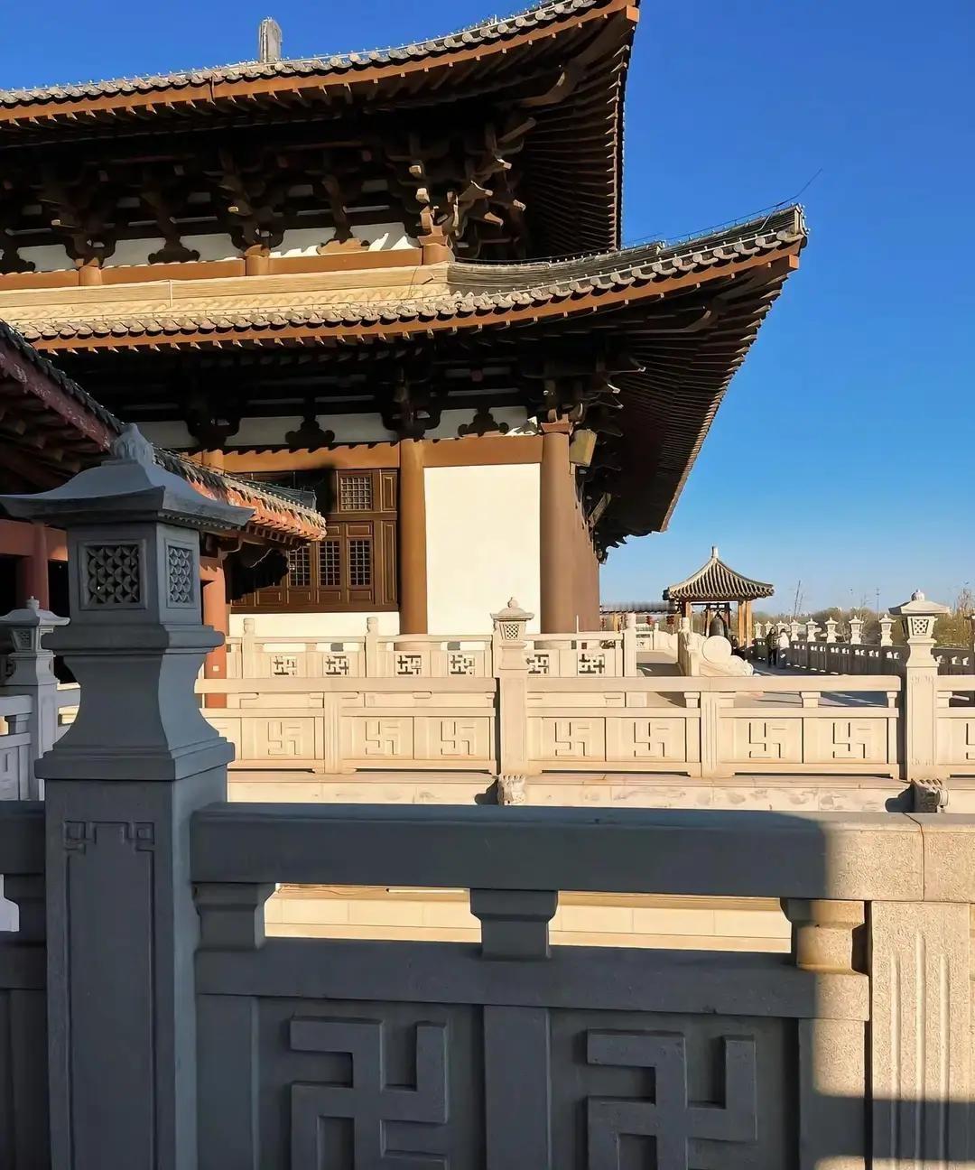 上海妈妈李婷上周在家长会上被老师点名表扬，原因是她11岁的儿子小宇主动提出把周末