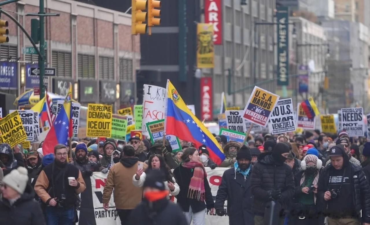 特朗普又是头疼的一天！就在特朗普以为抓走马杜罗，美国民众会欢呼雀跃，感激他时