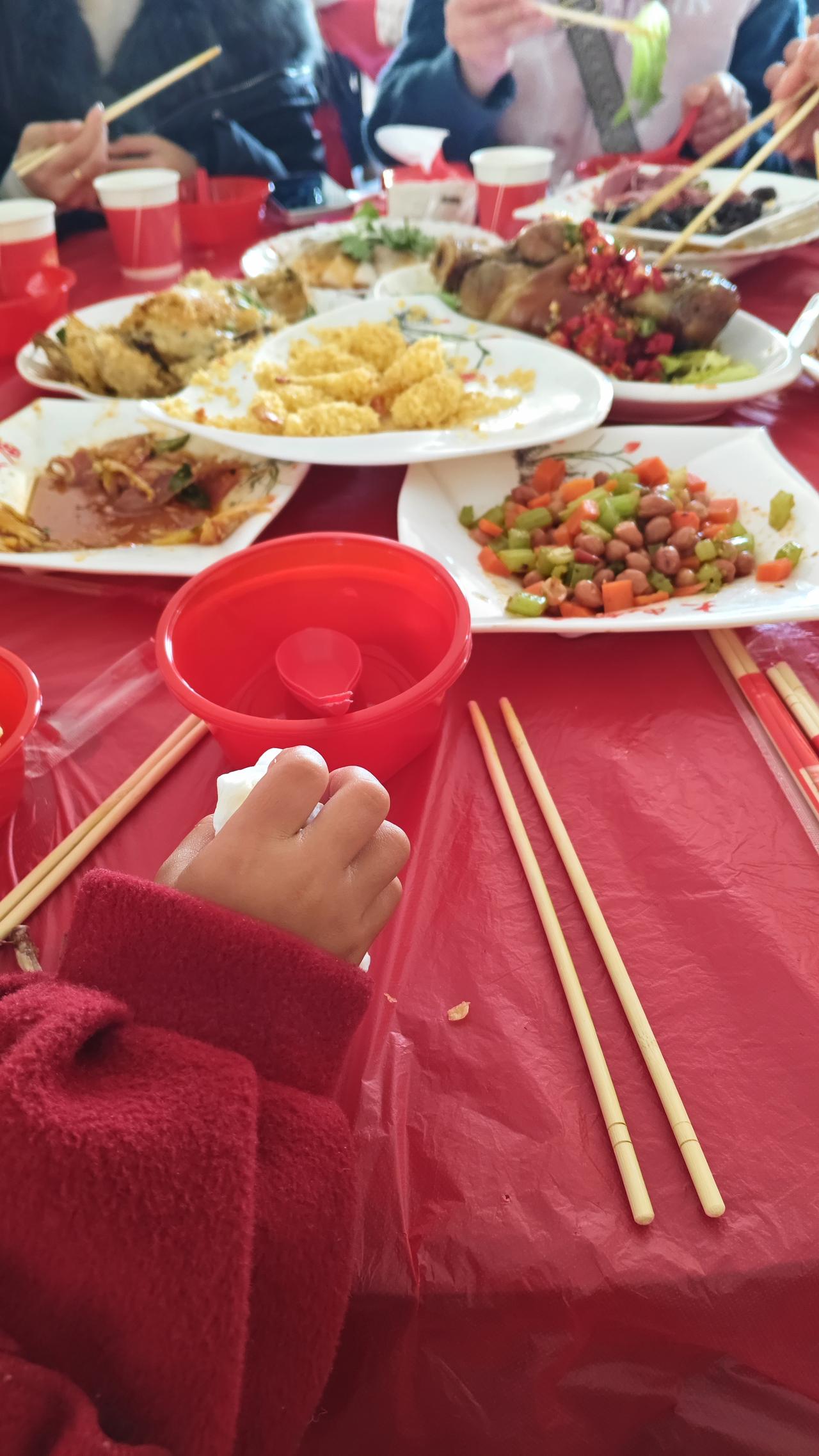 真没想到，大年初二就给我这么大的惊喜！表哥59离婚了，表嫂竟然让表哥净身出户。