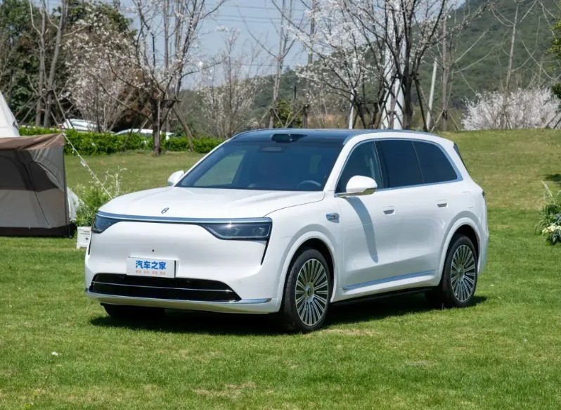 问界M8/M9已经稳坐40/50万以上车型的头把交椅，华为当年要把BBA都干掉的
