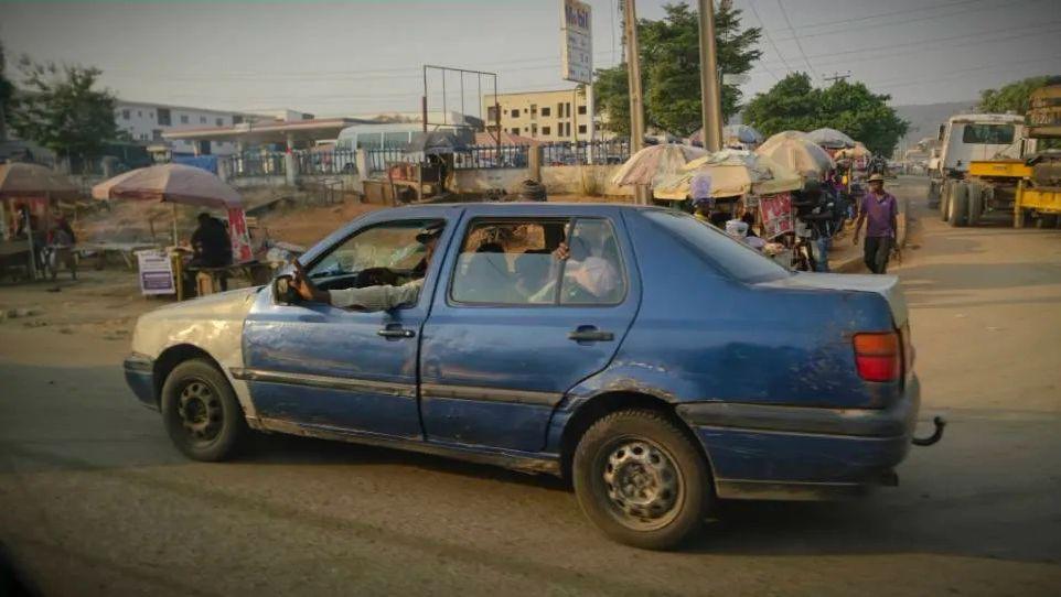 非洲就是二手车的坟墓。发达国家的报废车不远万里来到非洲，都将再战15~...