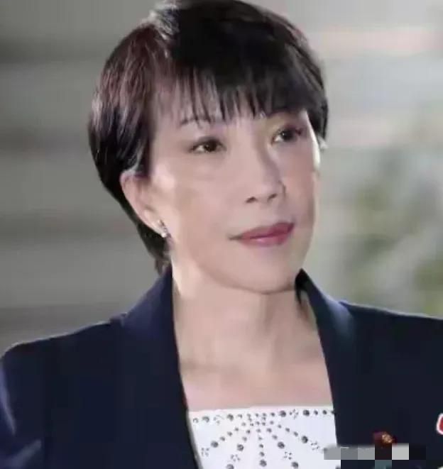 炸锅！日本首相官邸被围得水泄不通，民众嘶吼：“高市，你敢让日本再打一场仗？！”