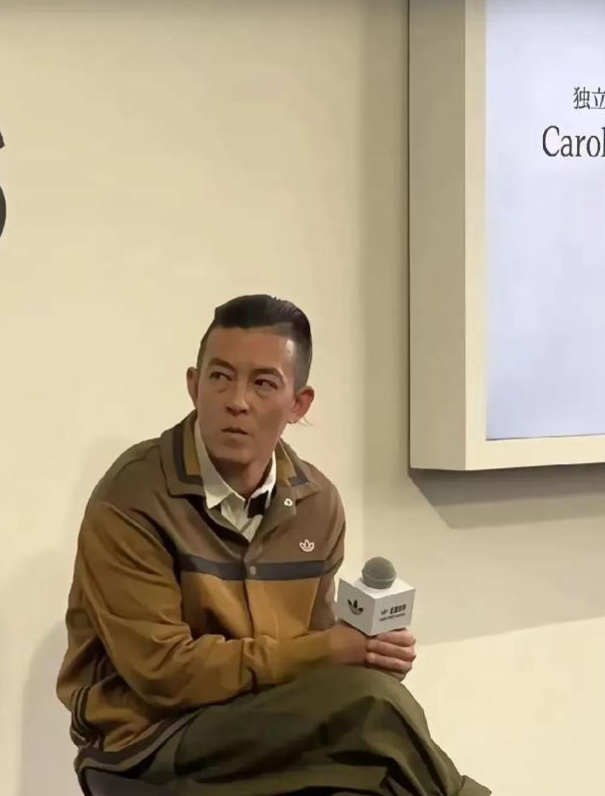 45岁的陈冠希，脸比同龄人老了十岁。不是不保养，是基因在偷工减料。他有1/8