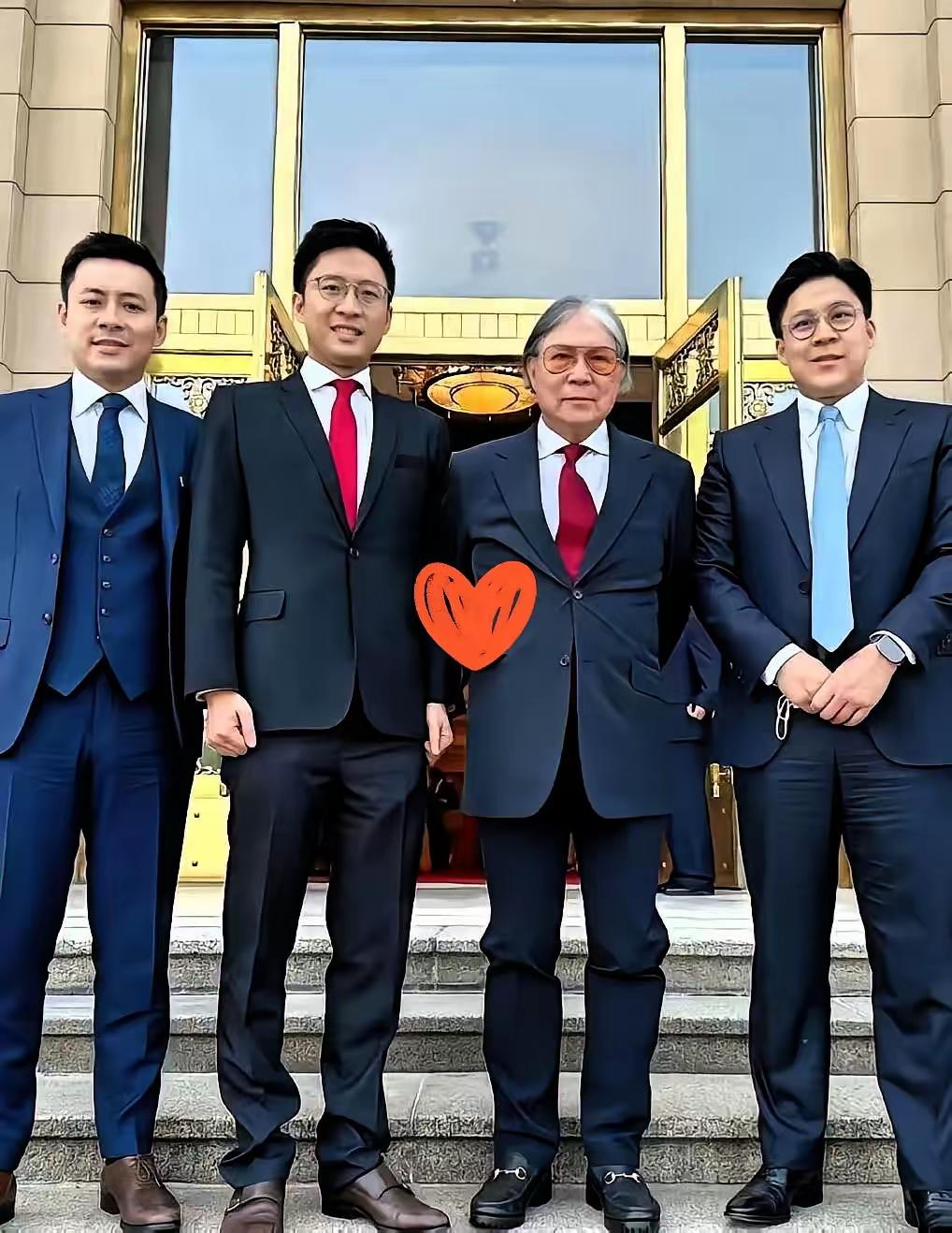 谁能猜到，大火扑灭不久，受灾情况还没完全明了的紧要关头，霍启刚家族第一时间向大埔