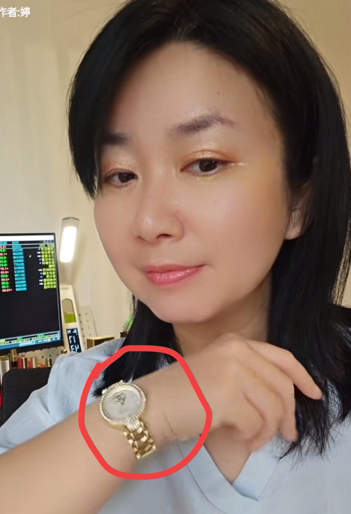 上海鼻涕姐这下真的火了！有网友扒出，她住在上海明城海湾，小区房价1万出头，但看