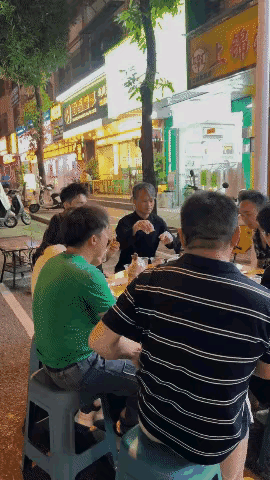 你们猜猜我看见了谁😯