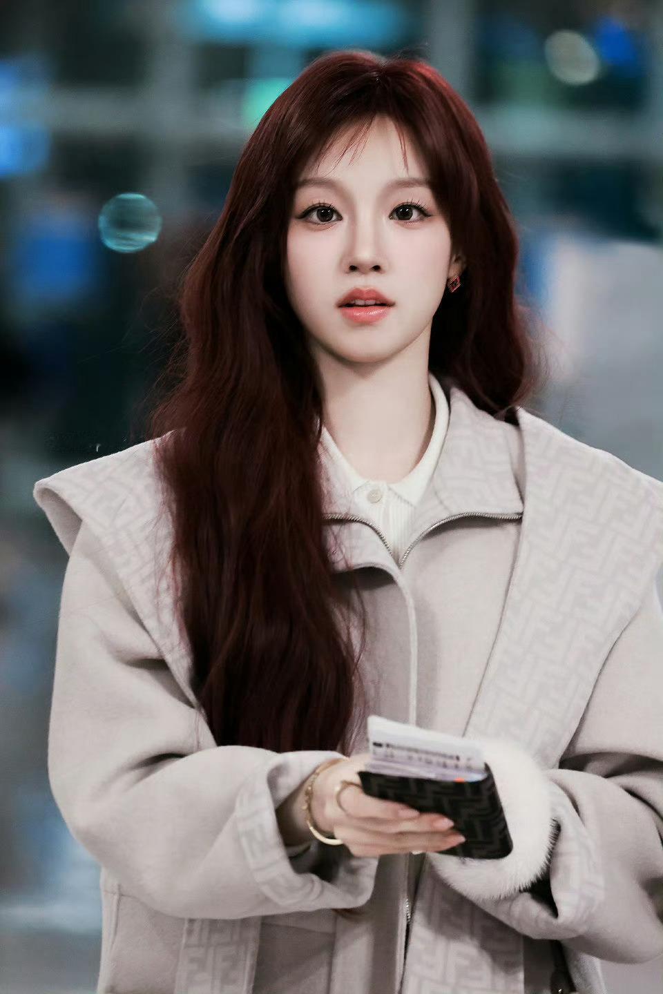 宋雨琦×FENDI2026秋冬大秀机场出发大片✈️米兰时装周时装周时装周