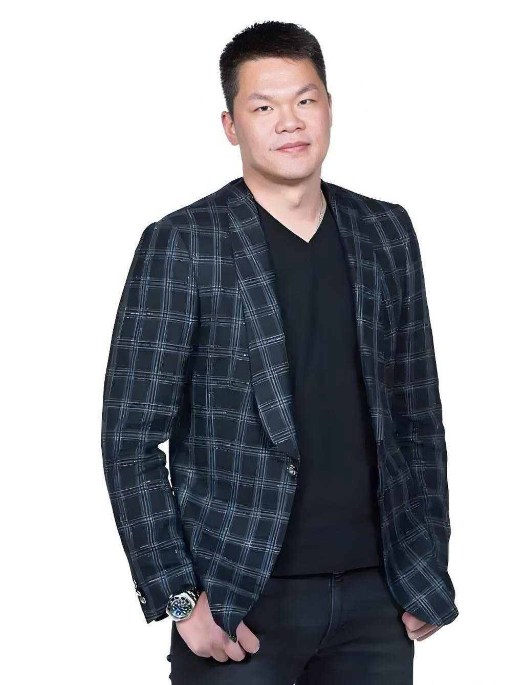 CBA广东宏远俱乐部管理层一览：01董事长：陈浩峰31岁官二代02总经理