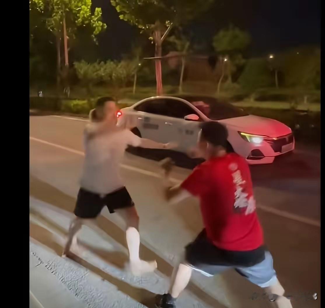 德比战后，双方球迷加演节目，究竟是按捺不住，还是刻意为之？德比战，申花落败，比