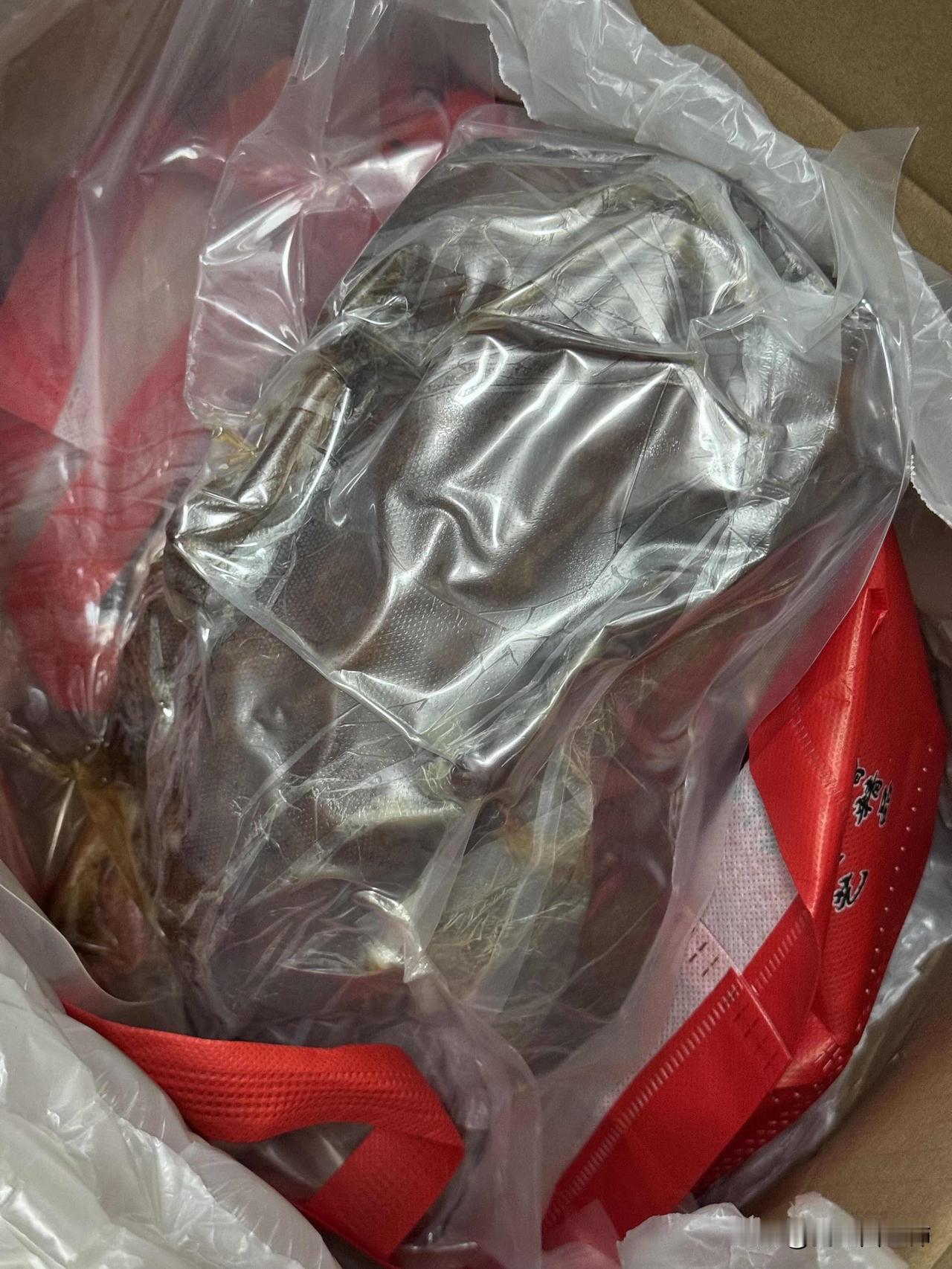 快递是15分打开的，人是18分崩溃的因为馋了很久家乡的油烫鸭，因为看了老板的朋