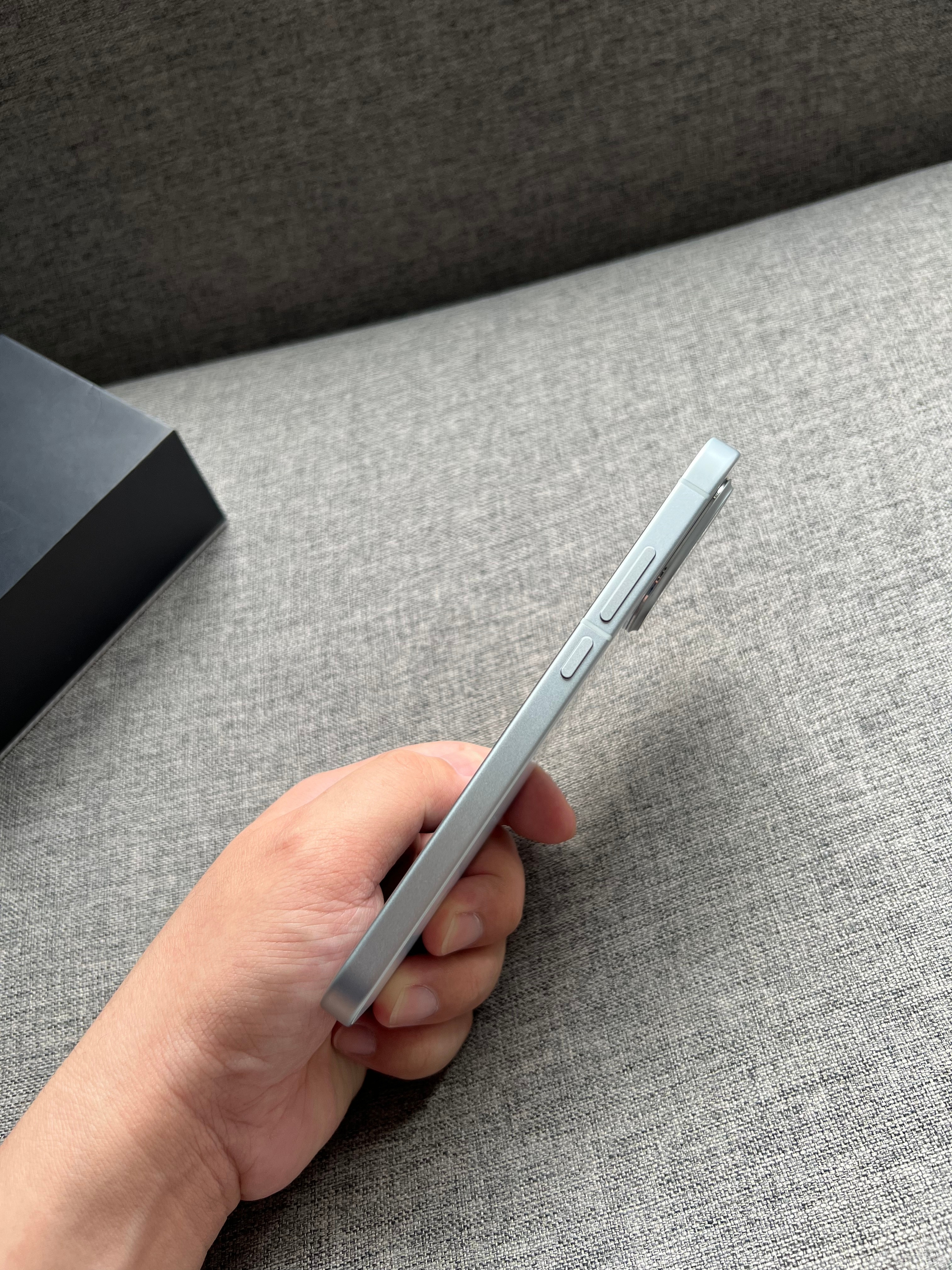 iQOOZ11Turbo12+256G天光白，98新全套，卡槽细微使用痕